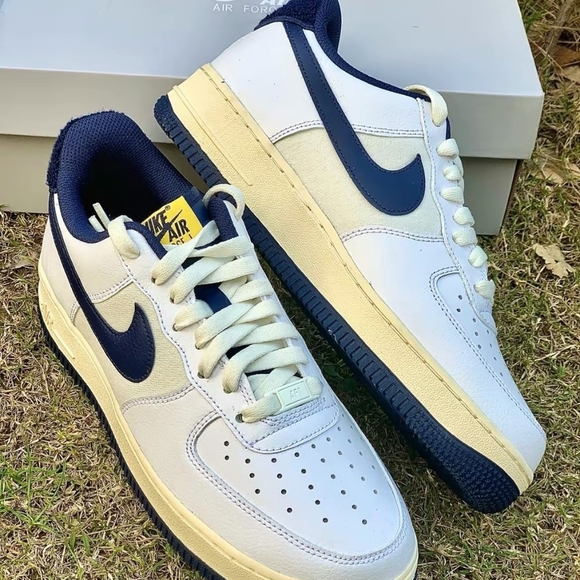 Nike Air Force 1 LV8 - Picture 2 of 6